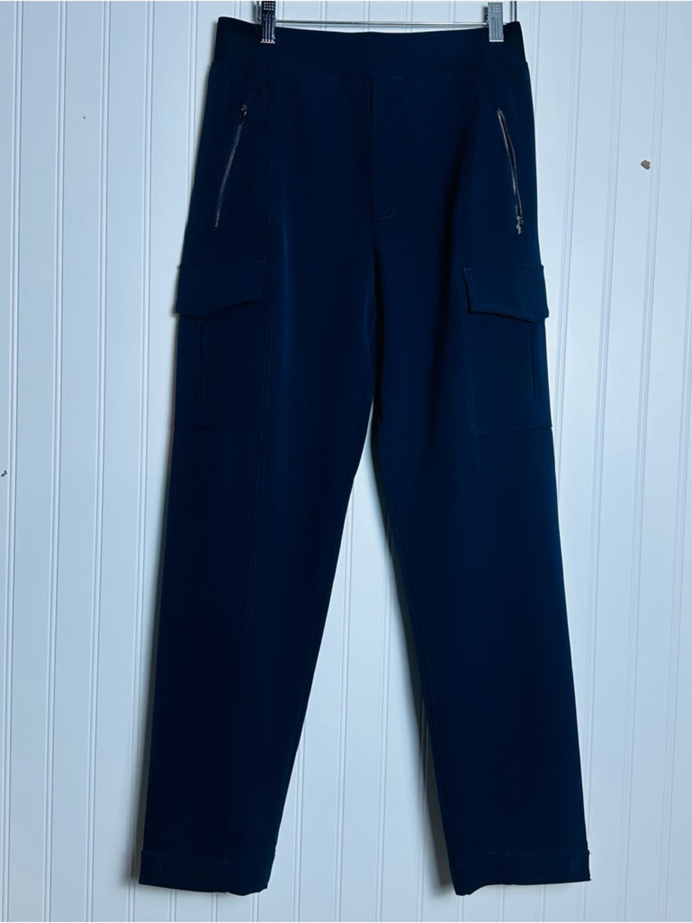 Athleta Endless High Rise Cargo Pant
Textured, stretch fabric in a tapered 6 - Picture 4 of 15